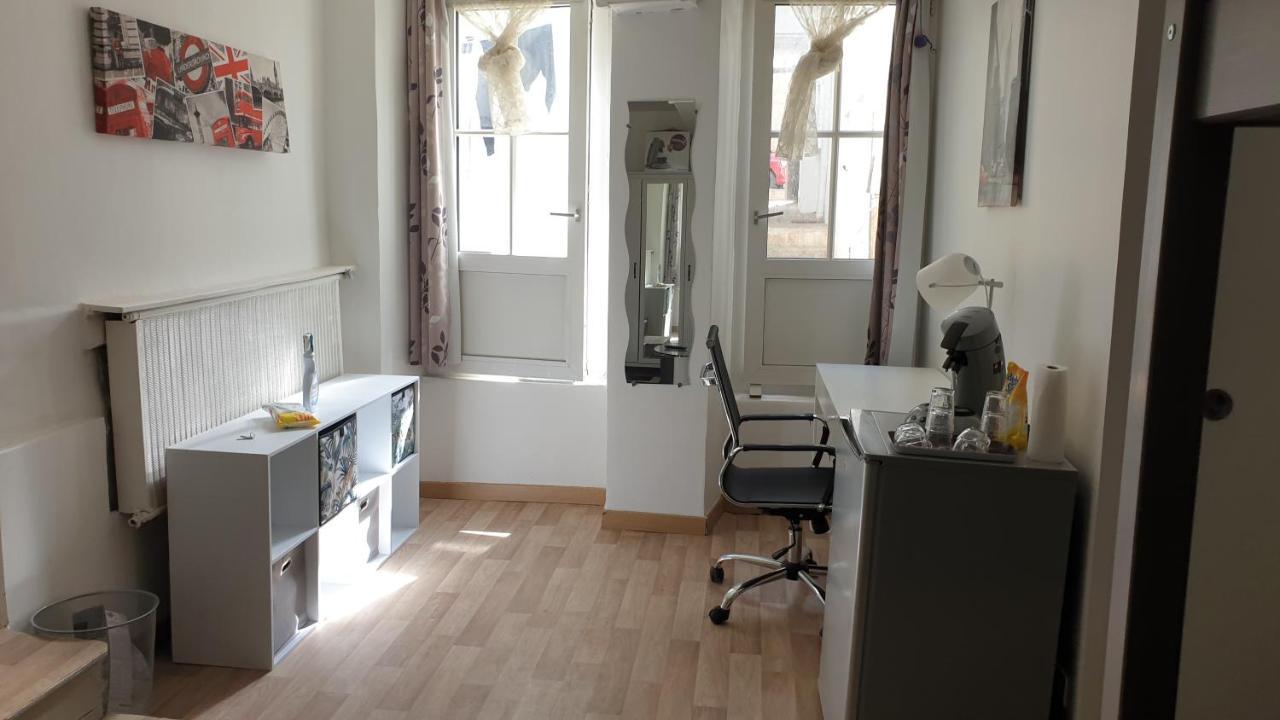 Chambres Poitiers Centre Ville - Salle De Bain, Refrigerateur, Tv Et Machine A Cafe Privatifs - Cuisine Commune - Terrasse - Hotel De Ville A 200M 外观 照片