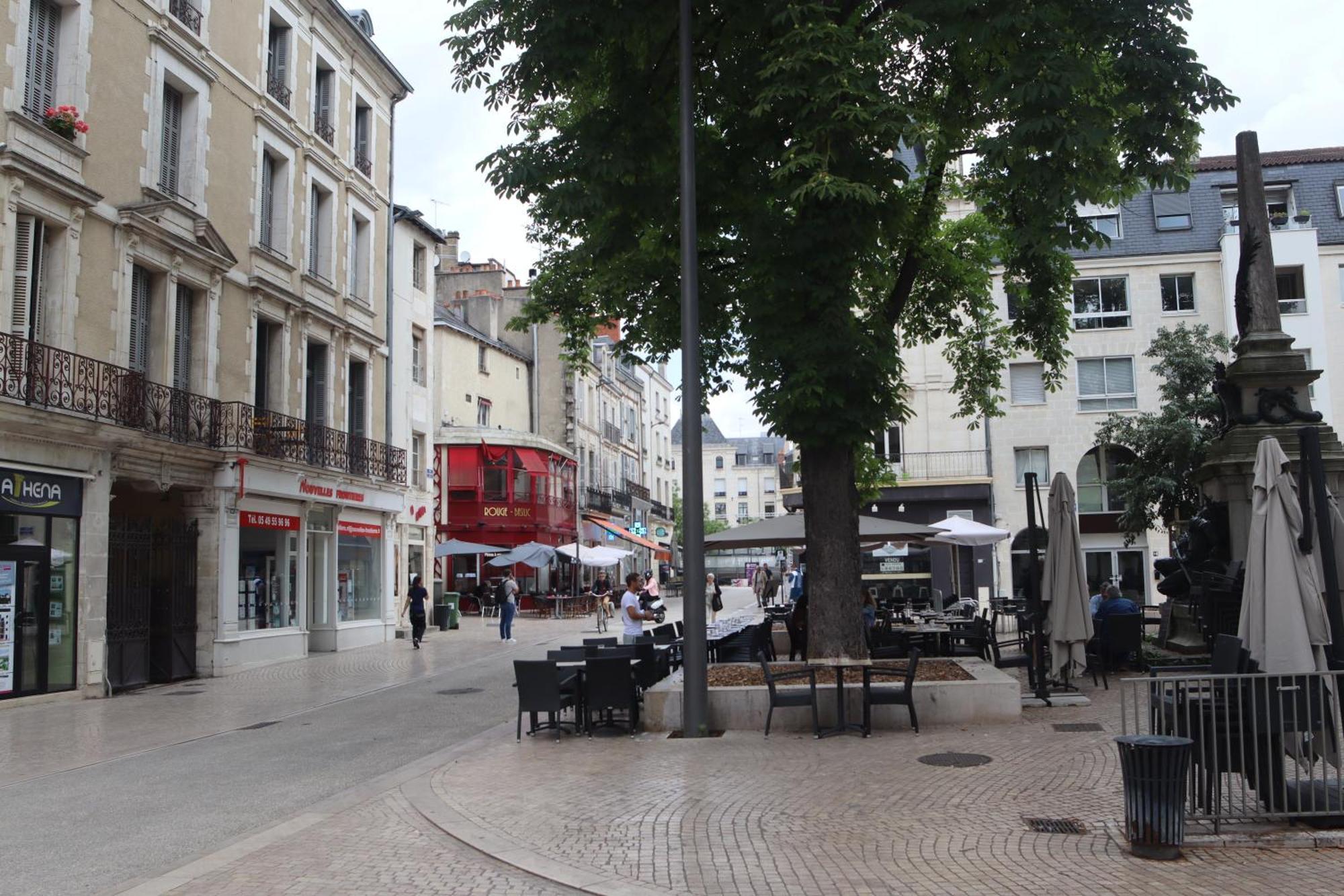 Chambres Poitiers Centre Ville - Salle De Bain, Refrigerateur, Tv Et Machine A Cafe Privatifs - Cuisine Commune - Terrasse - Hotel De Ville A 200M 外观 照片