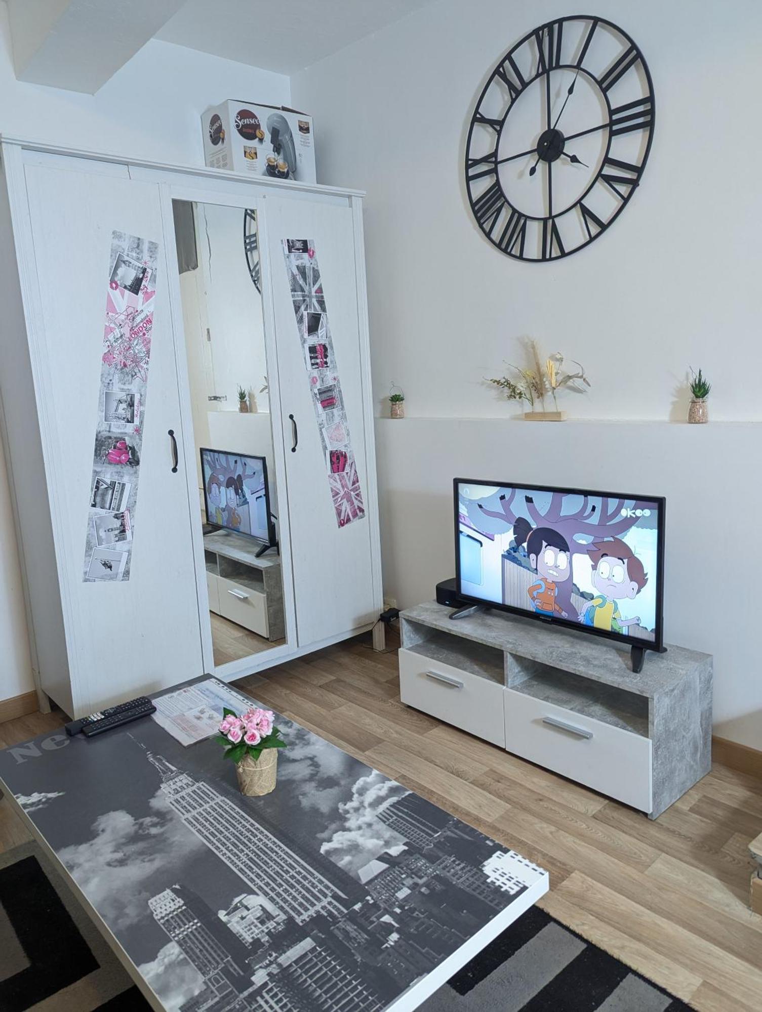 Chambres Poitiers Centre Ville - Salle De Bain, Refrigerateur, Tv Et Machine A Cafe Privatifs - Cuisine Commune - Terrasse - Hotel De Ville A 200M 外观 照片