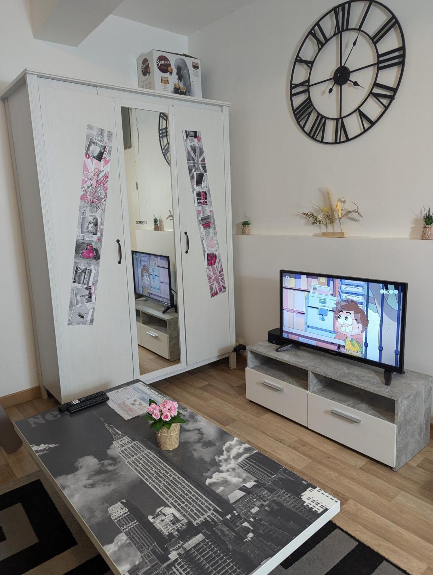 Chambres Poitiers Centre Ville - Salle De Bain, Refrigerateur, Tv Et Machine A Cafe Privatifs - Cuisine Commune - Terrasse - Hotel De Ville A 200M 外观 照片