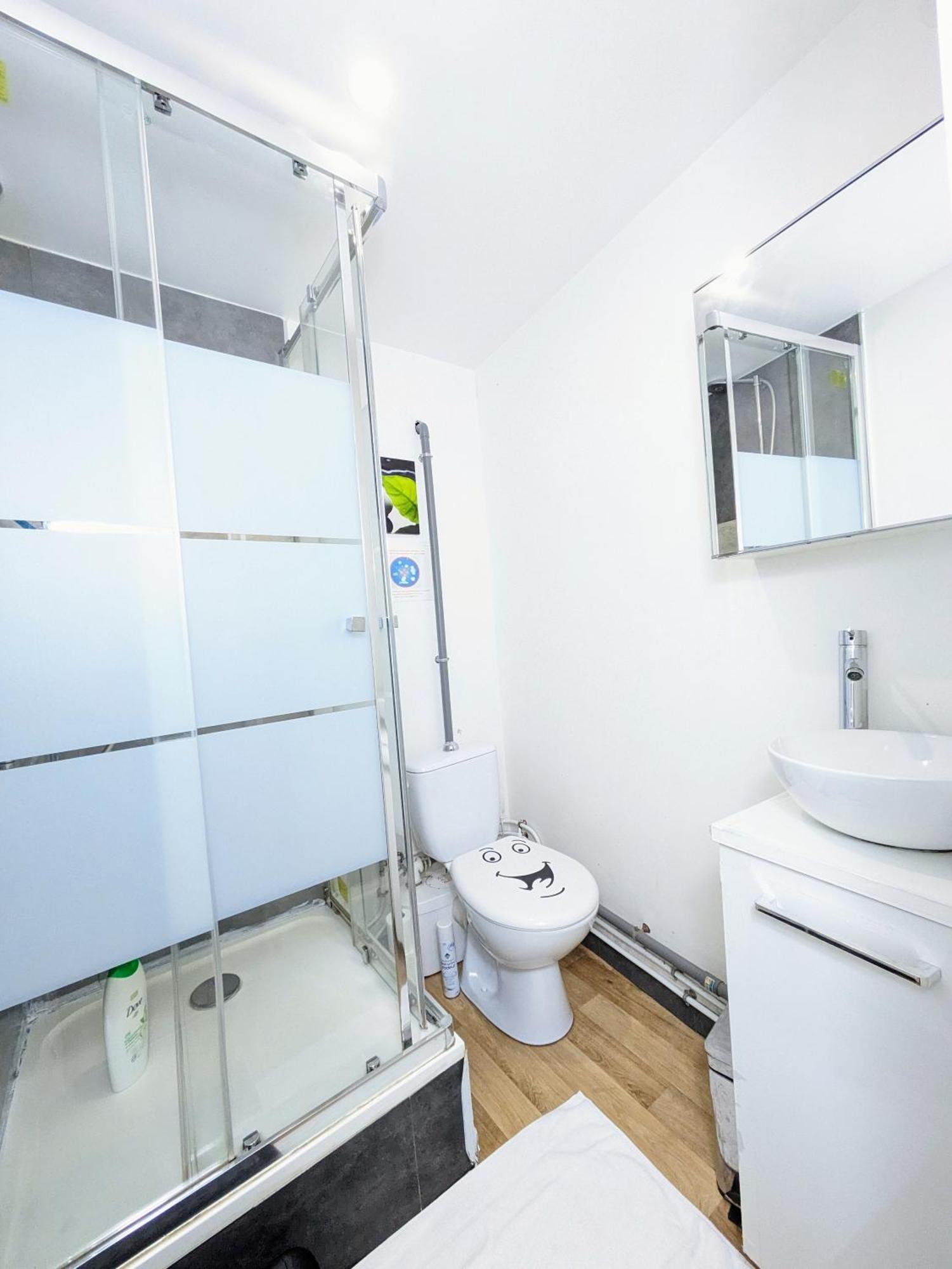Chambres Poitiers Centre Ville - Salle De Bain, Refrigerateur, Tv Et Machine A Cafe Privatifs - Cuisine Commune - Terrasse - Hotel De Ville A 200M 外观 照片